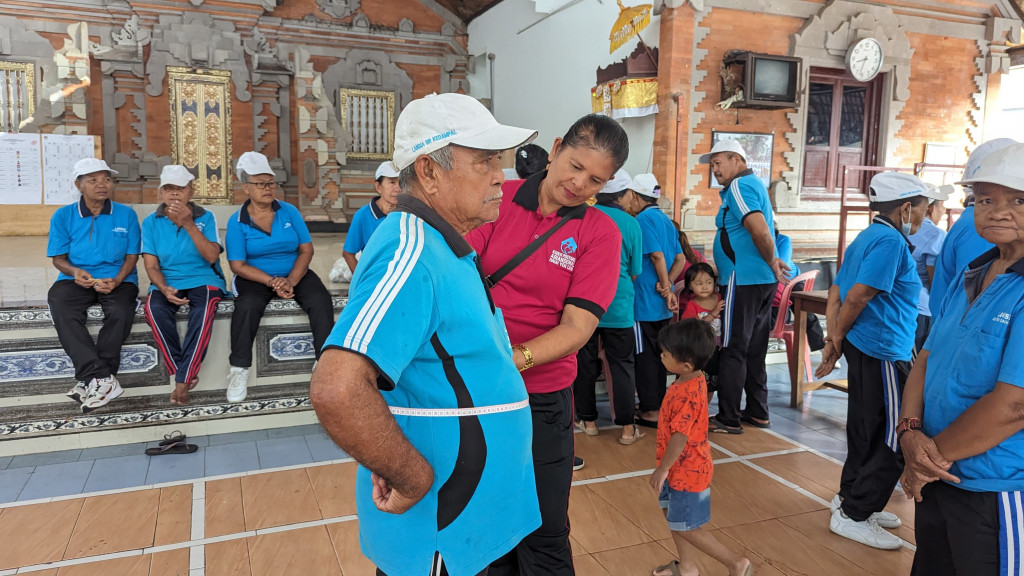 Kegiatan Rutin Posyandu Balita dan Lansia Sukses Dilaksanakan di Banjar Kedampal